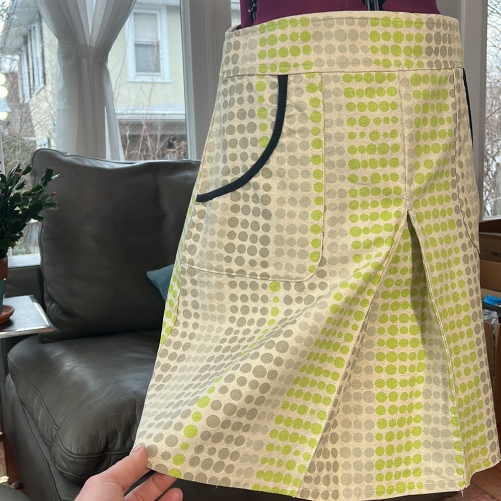 Cotton canvas polka dot skirt, hand made in Barcelona.